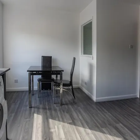Charming 2br Maisonette In Center Карлайл